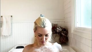 Lindsey Pelas Bathtub Naked Live