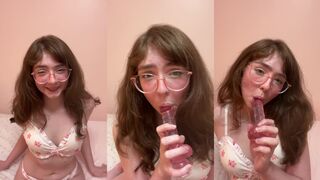 Clarabelles dildo sucking