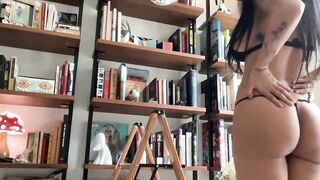 Mia Khalifa Try On Video Leaked