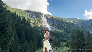 Anna Ralphs - Heidi BJ