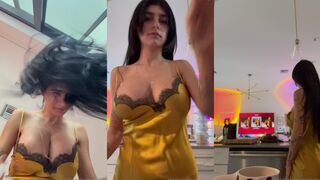 Mia Khalifa Wake Up Style