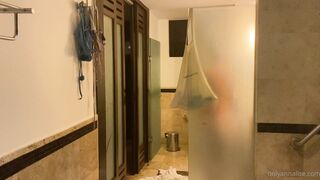 ANNALISE MISHLER - GIRLFRIEND WATCH ME SHOWER