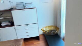 Elly Clutch Convincing Tourist To Stay