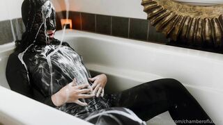 ChamberOfLuxure: Cum bath