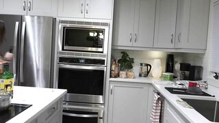 Yogabella: Mom Does It In The Kitchen