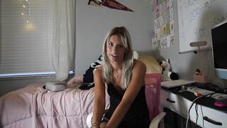 ambiebambii-College Slut Cheats on Her BF… Then Answers His Call Mid-Fuck