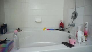 Strawberrytabby hot tub Livestream