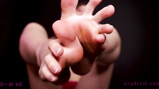 Eva De Vil - Severe Foot Addiction