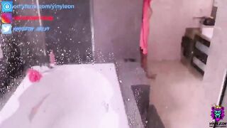Yiny Leon 25