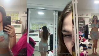 Megnutt mirror selfie striptease